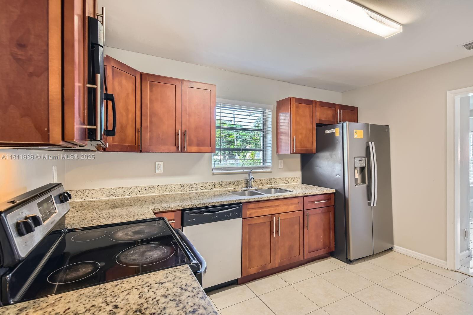 SUNRISE GOLF VILLAGE SEC - Residential