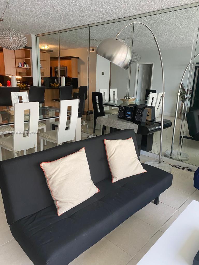 5401 Collins Ave 412