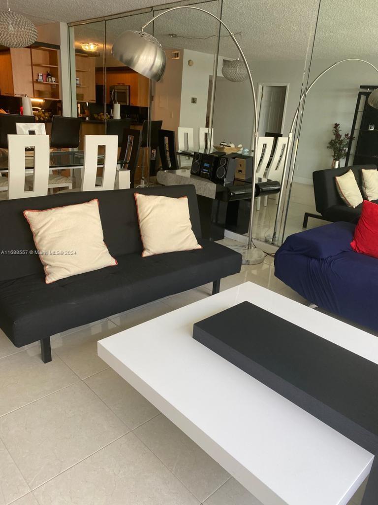 5401 Collins Ave 412
