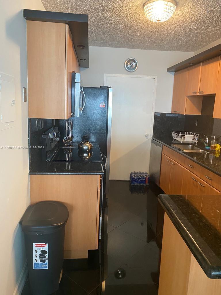 THE CARRIAGE HOUSE CONDO - Residential