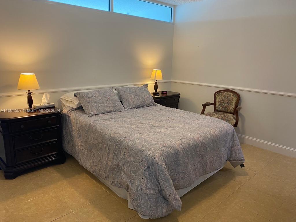 THE CARRIAGE HOUSE CONDO - Residential