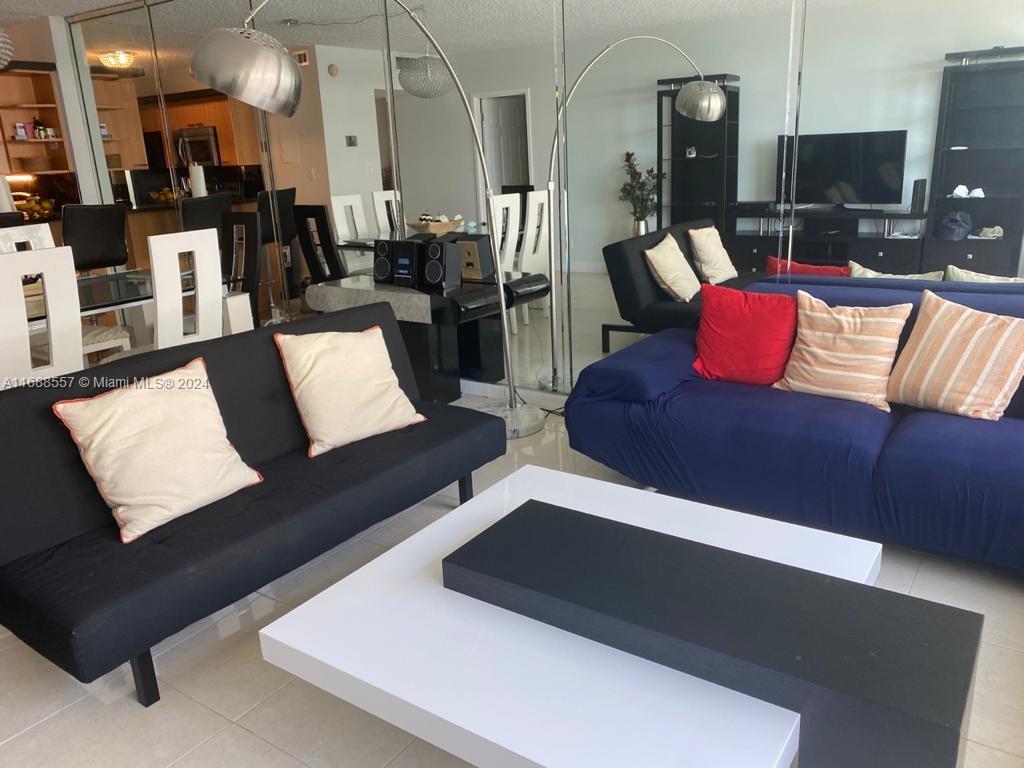 THE CARRIAGE HOUSE CONDO - Residential