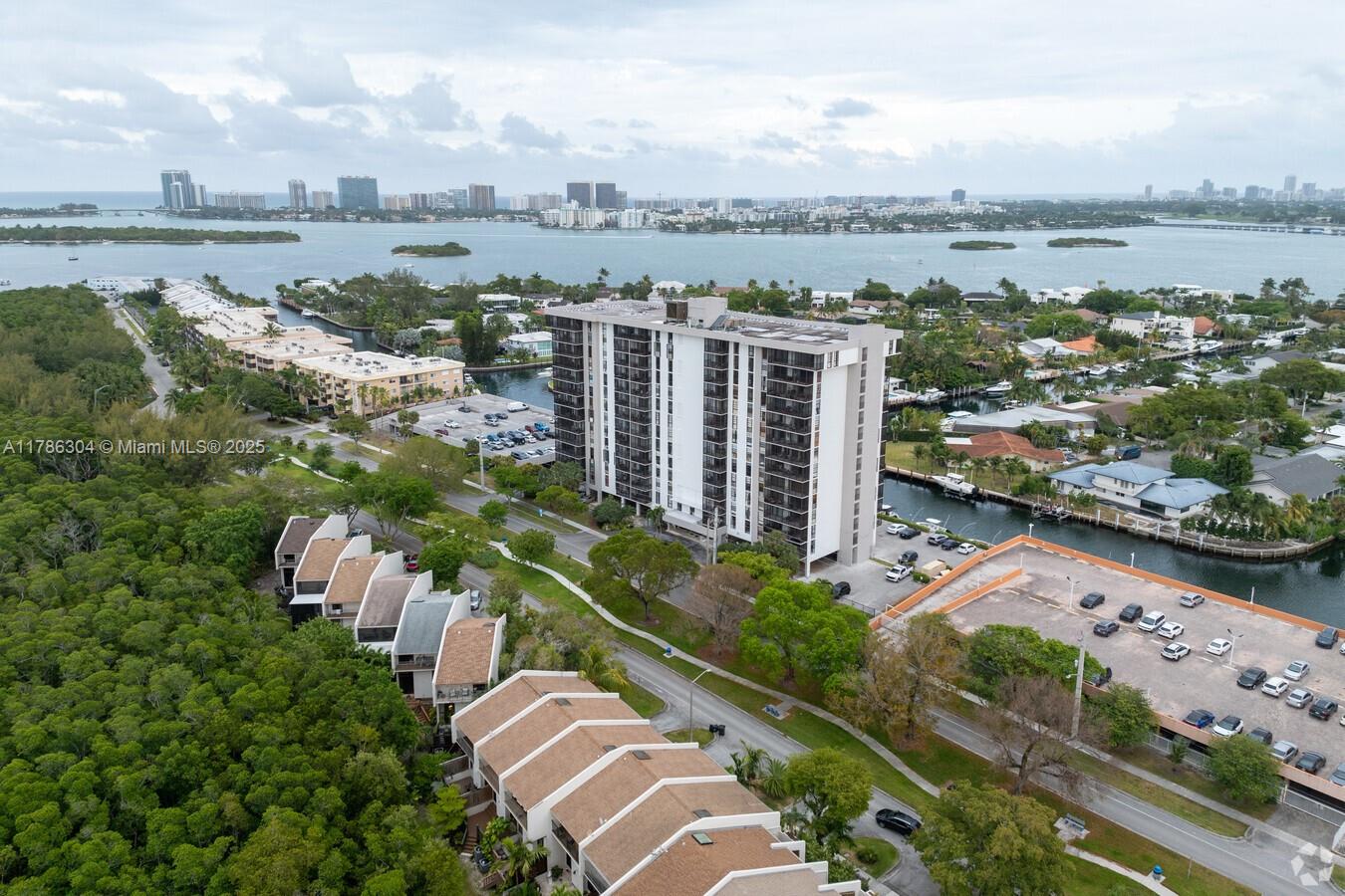 2500 Ne 135th St C902, North Miami, Miami-Dade County, Florida - 2 Bedrooms  
2 Bathrooms - 