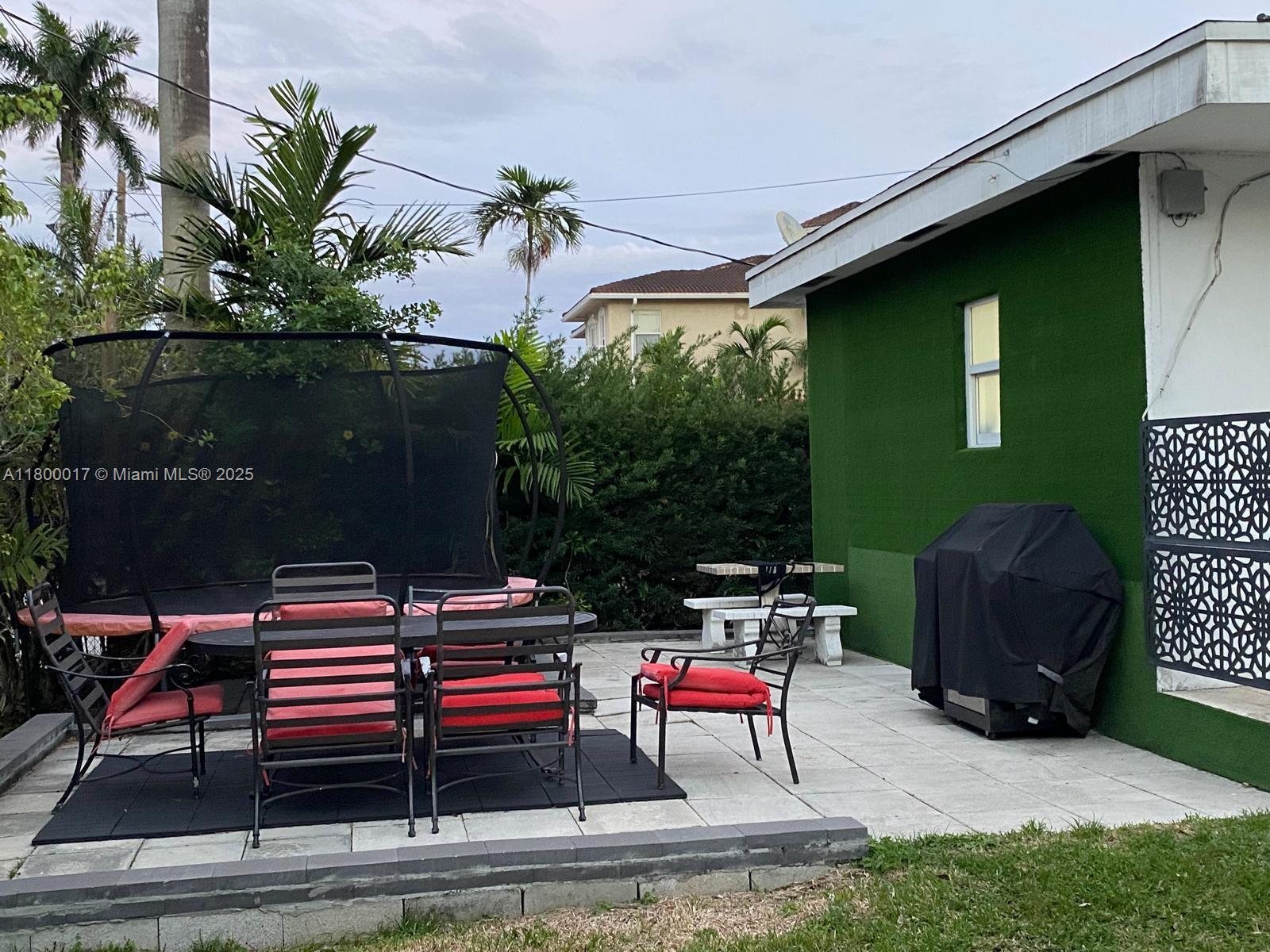 HOLLYWOOD LAKES SECTION - Residential