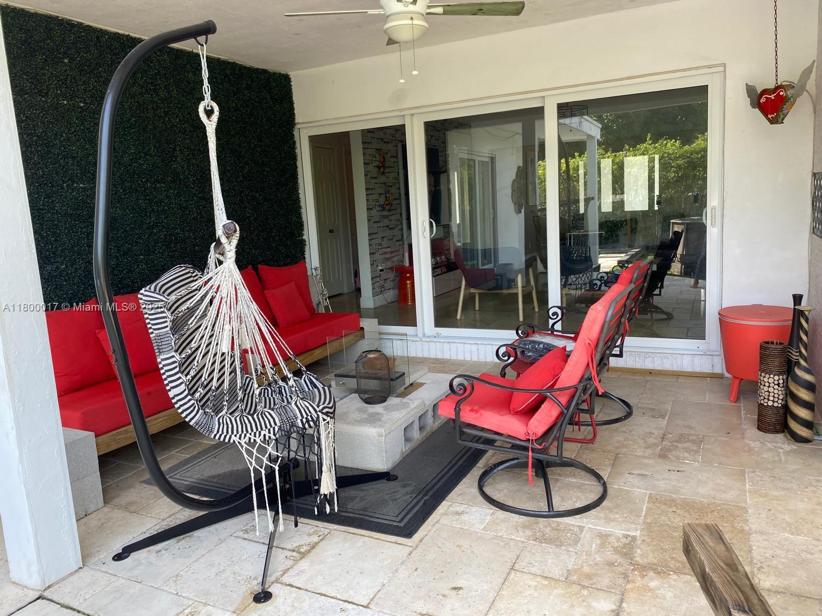 HOLLYWOOD LAKES SECTION - Residential