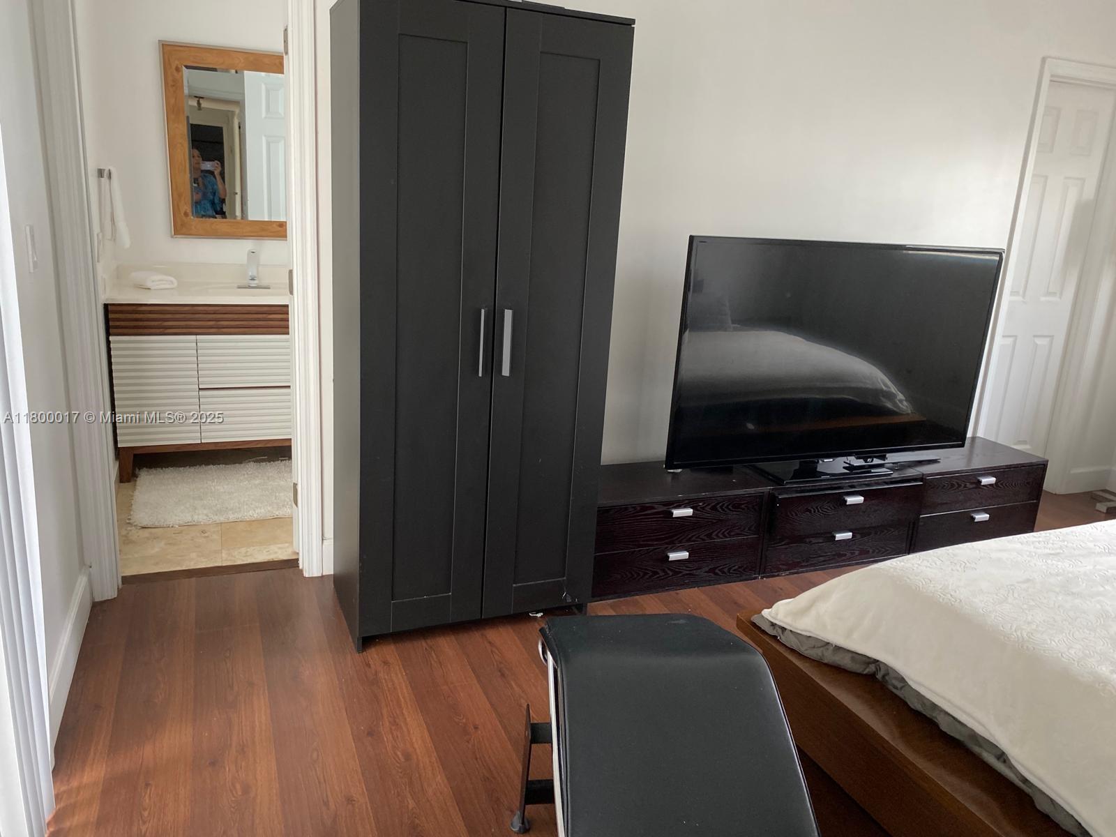 HOLLYWOOD LAKES SECTION - Residential