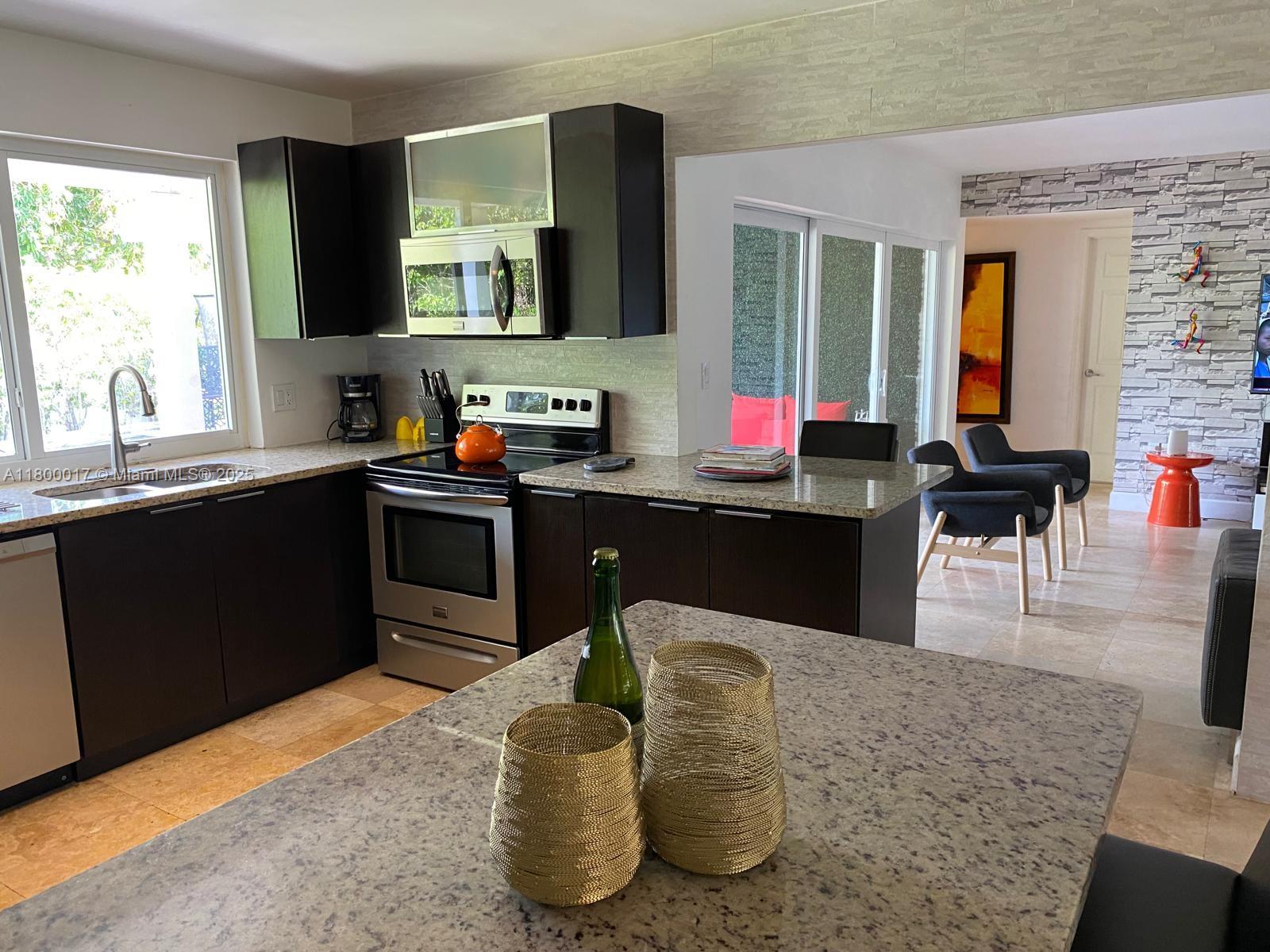 HOLLYWOOD LAKES SECTION - Residential