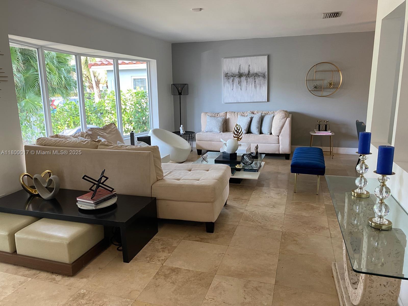 HOLLYWOOD LAKES SECTION - Residential