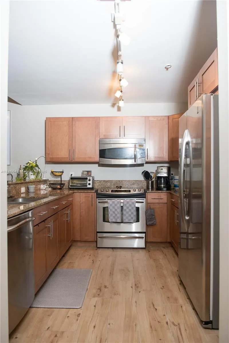 Miami, Florida 33143, United States, 1 Bedroom Bedrooms, ,2 BathroomsBathrooms,Residential,Active,2124