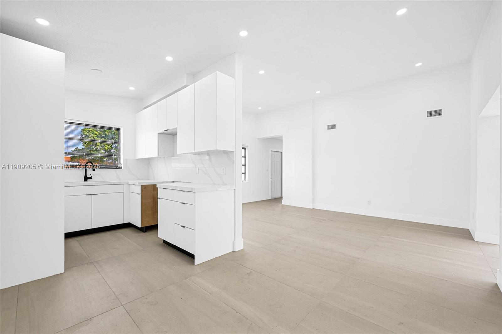 FLEETWOOD GARDENS SEC 1 - Residential