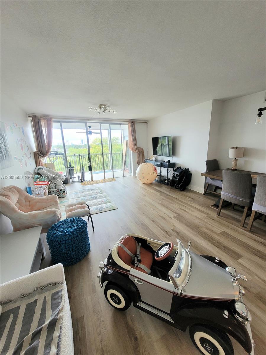 JADE WINDS GROUP - - Residential