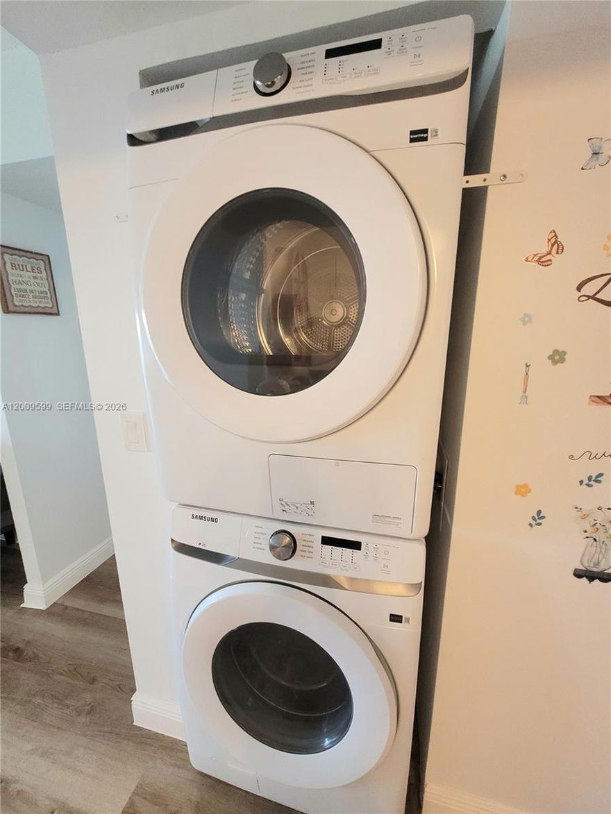 675 credit score no leasing for 2 years  fully updated unit, new floors, new lights  new kitchen and new bathroom   washer and dryer inside