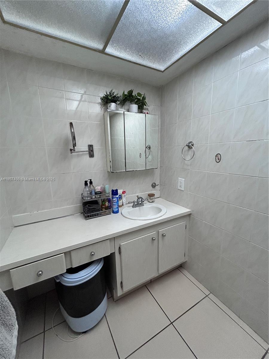 RACQUET CLUB OF KENDALE L - Residential