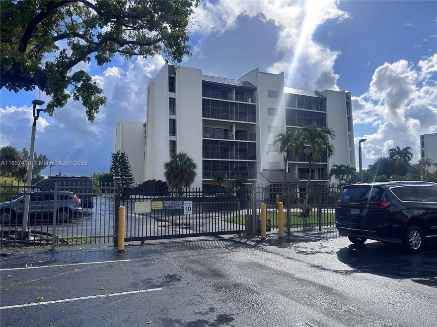 NO RENTAL ALLOW. Perfect for Homeowners. 2 PARKING SPACE ASSIGNED. A class building with reserves !  past 40 years certification no special assessment!! full of amenities club room , 4 tennis courts, Pool, tiki hut an outdoor barbecue. right in the center of Kendall lakes