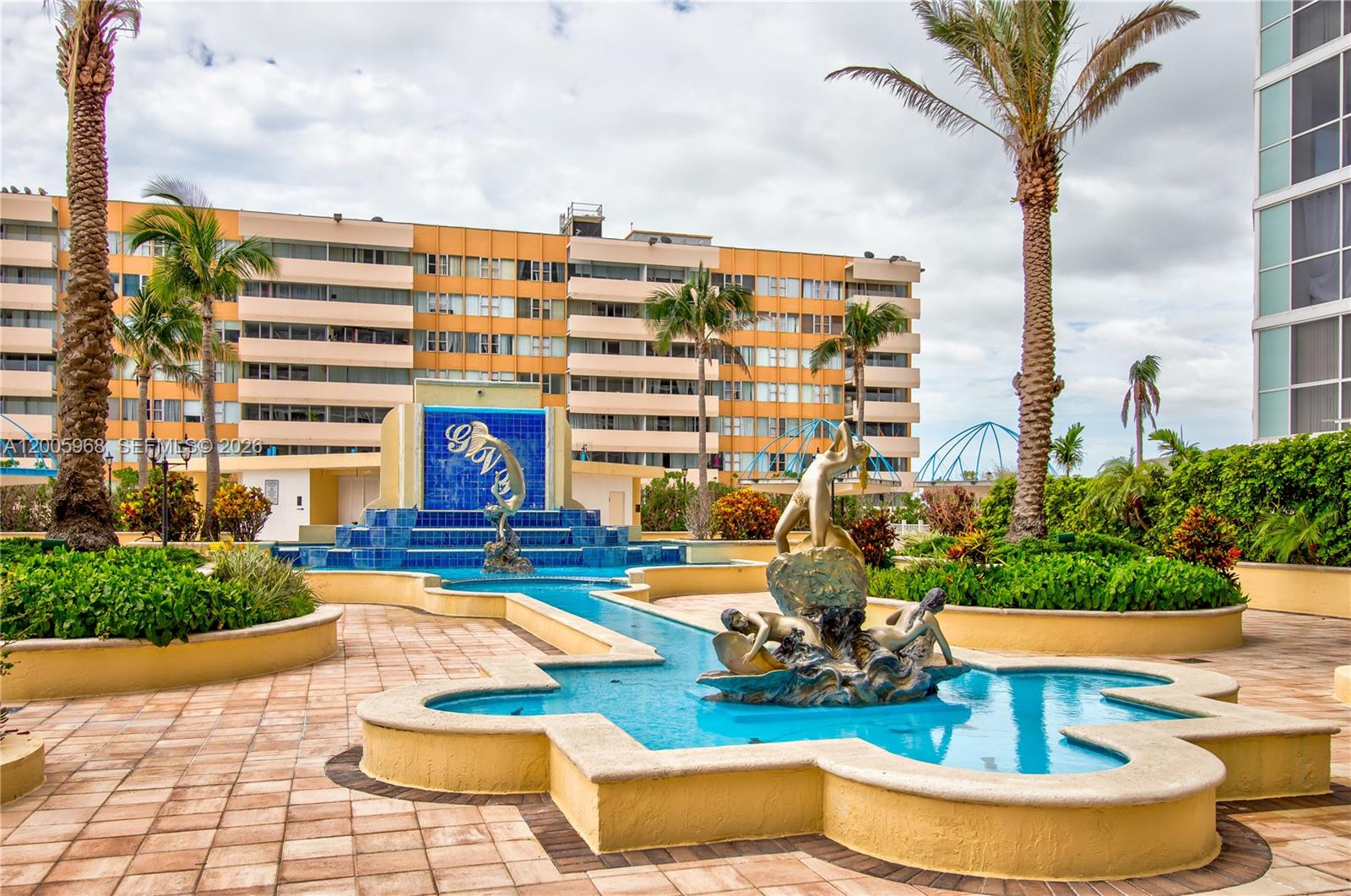 7601 E Treasure Dr 1621