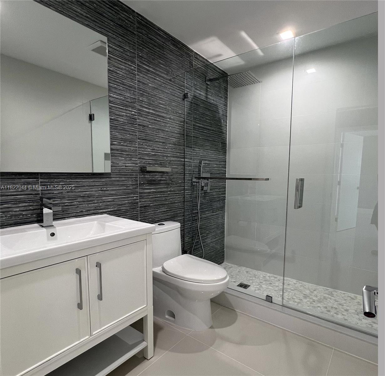 COUNTRY CLUB HOMES - Residential