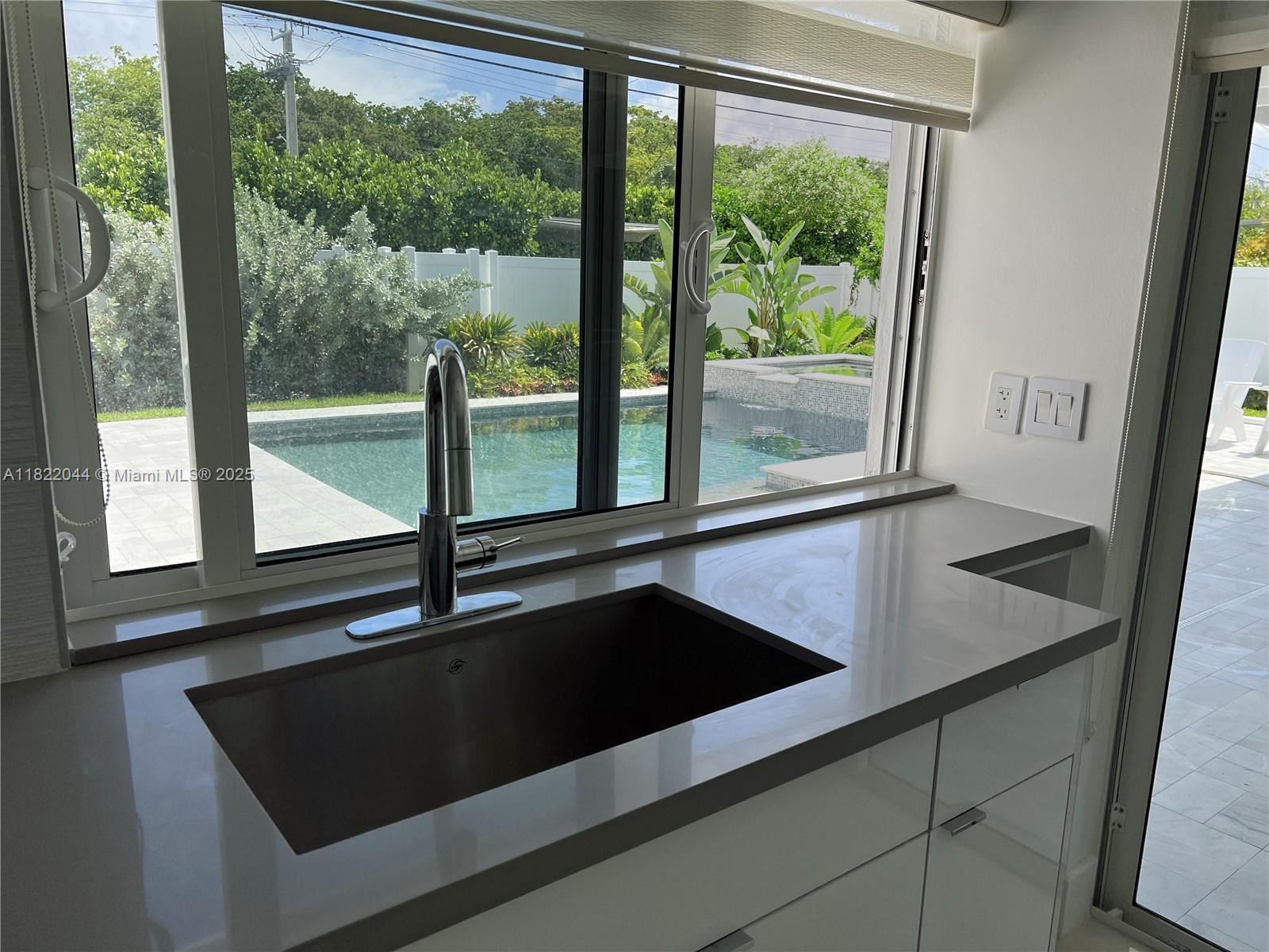 COUNTRY CLUB HOMES - Residential