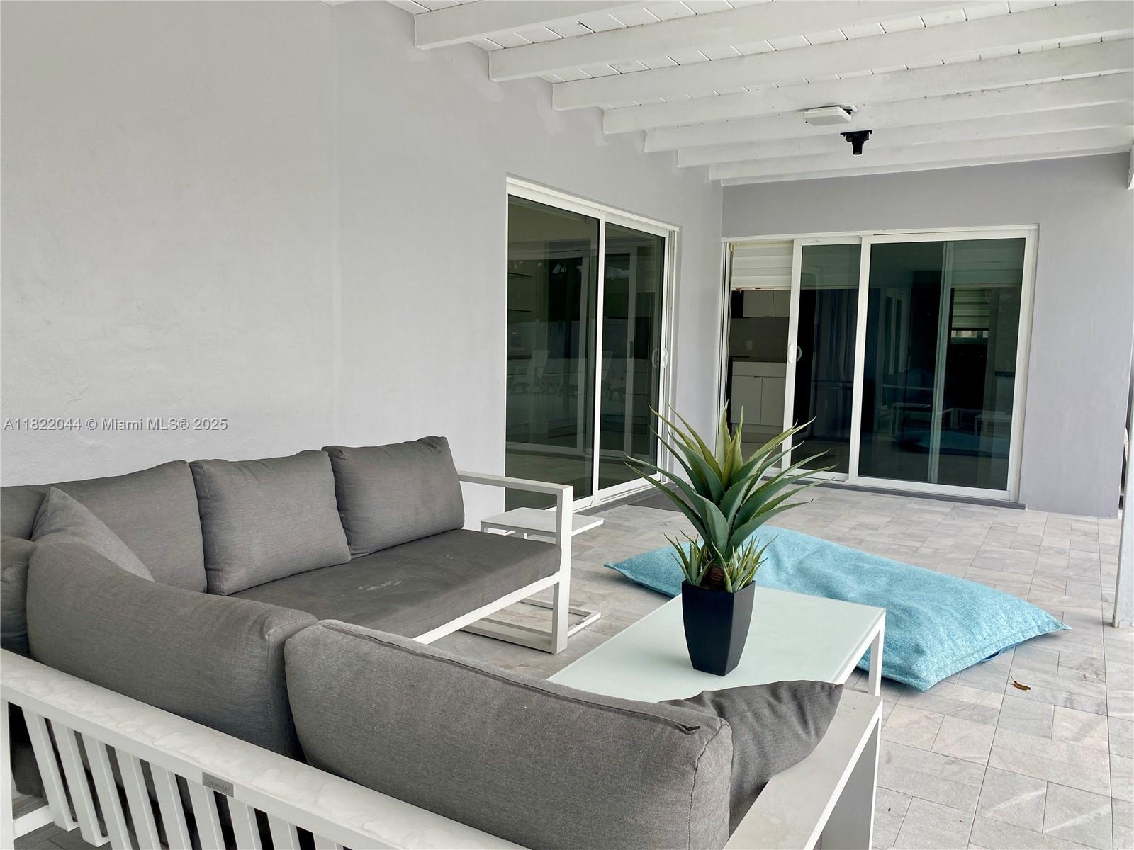 COUNTRY CLUB HOMES - Residential