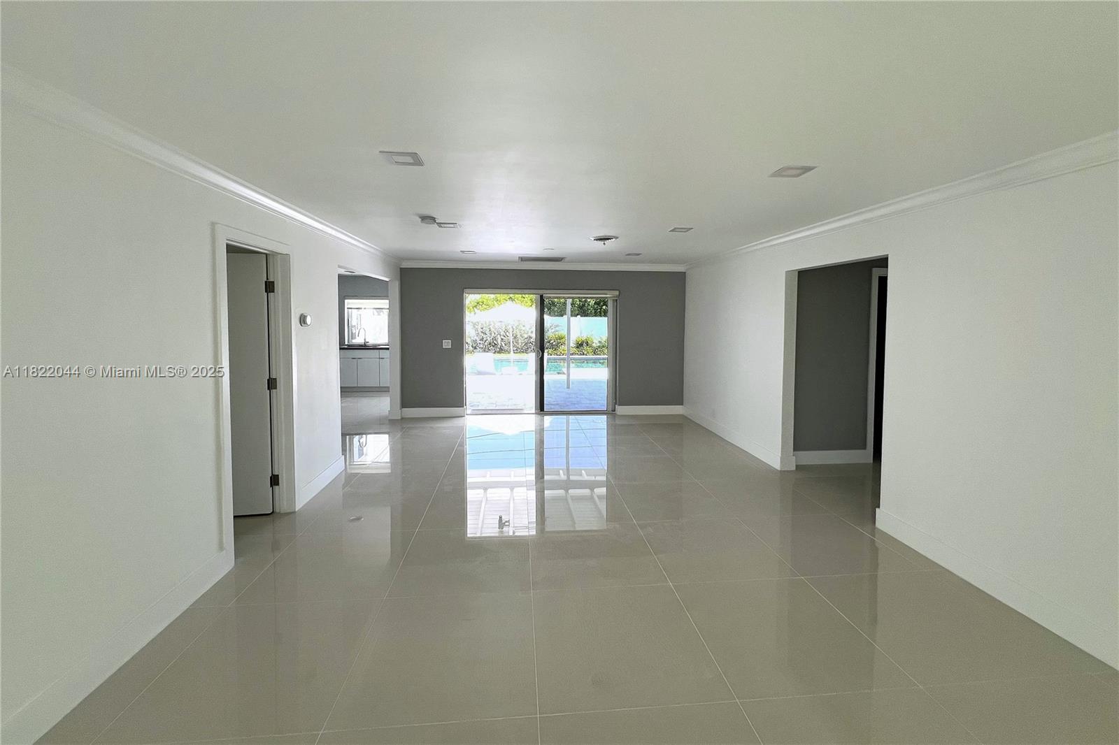 COUNTRY CLUB HOMES - Residential