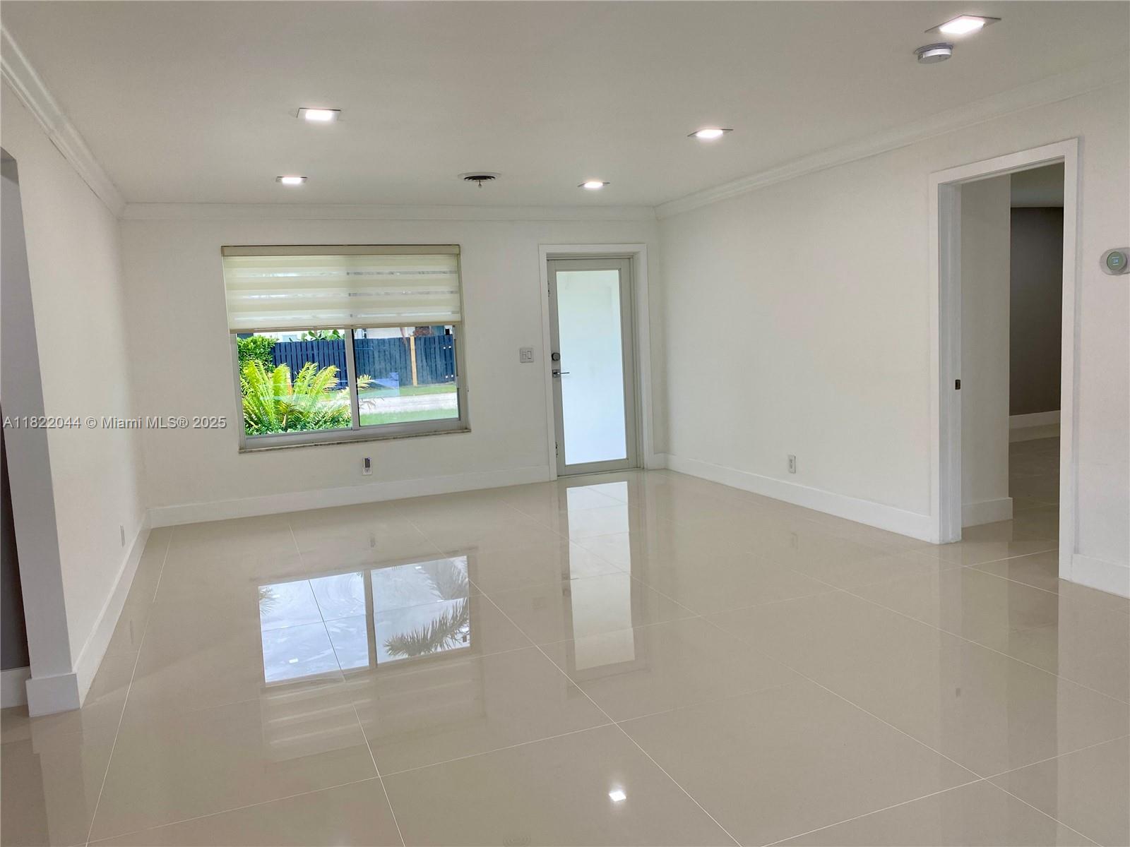 COUNTRY CLUB HOMES - Residential