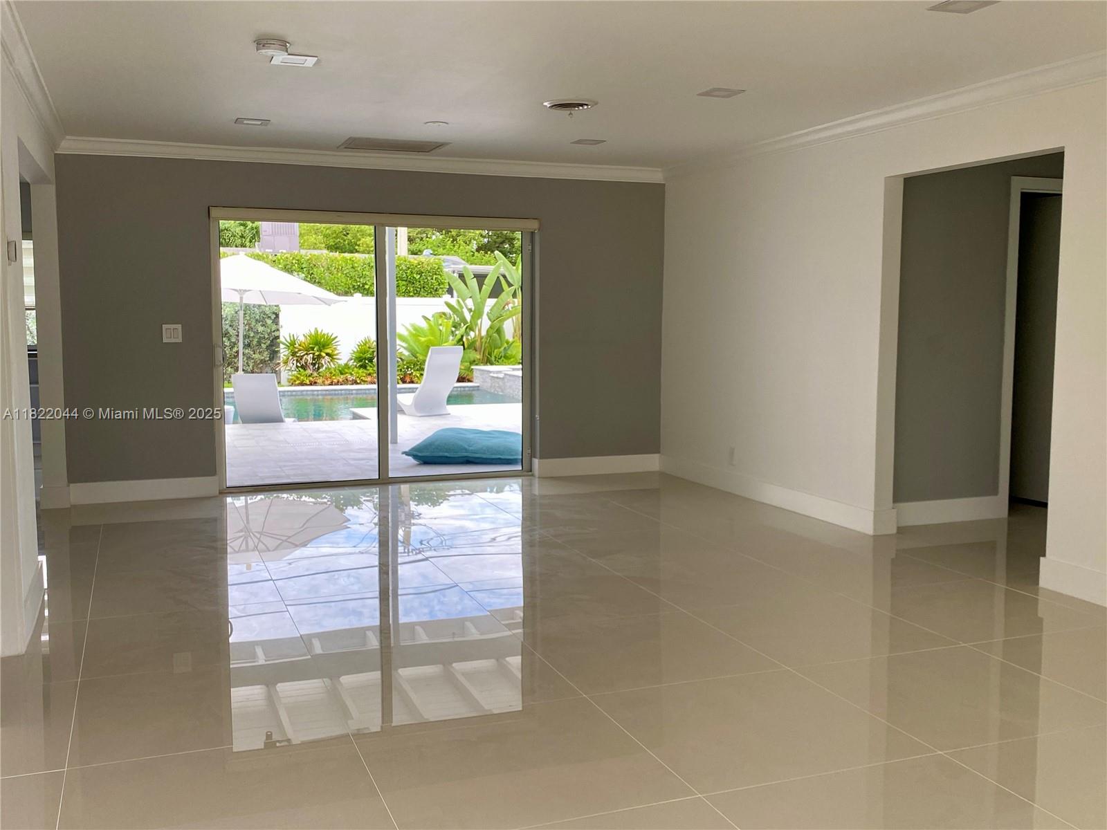 COUNTRY CLUB HOMES - Residential