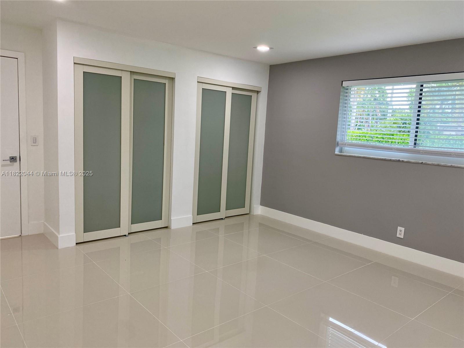 COUNTRY CLUB HOMES - Residential