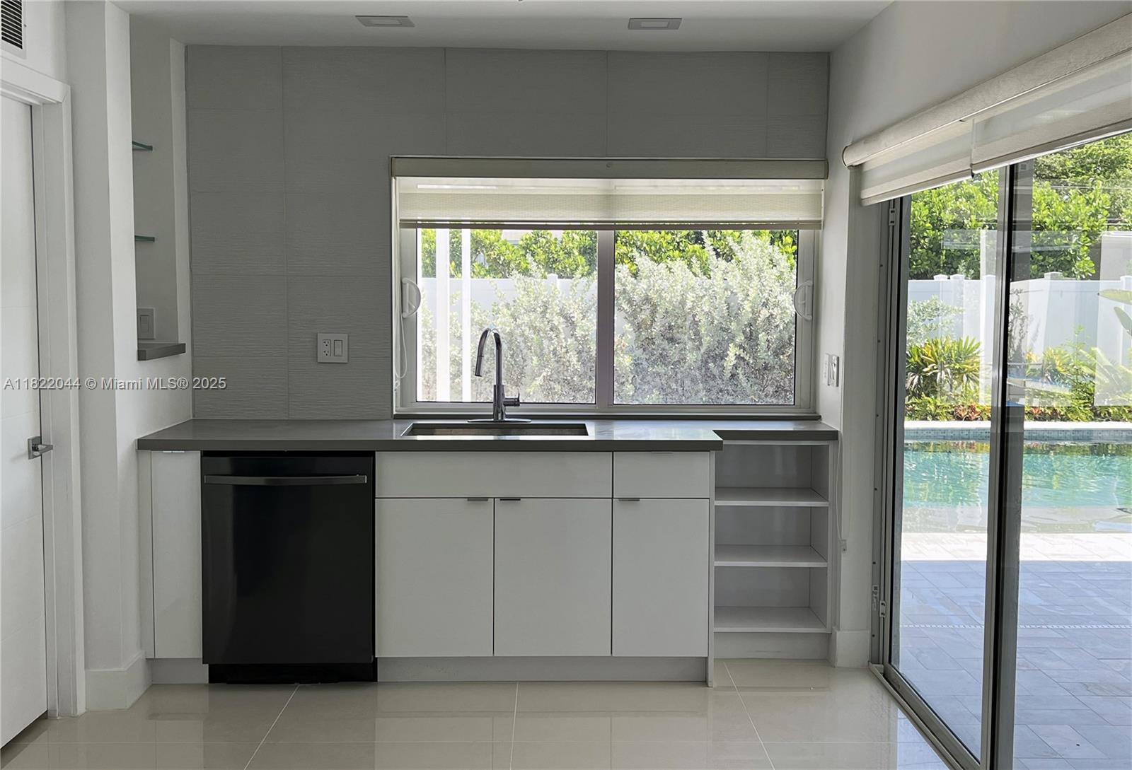 COUNTRY CLUB HOMES - Residential