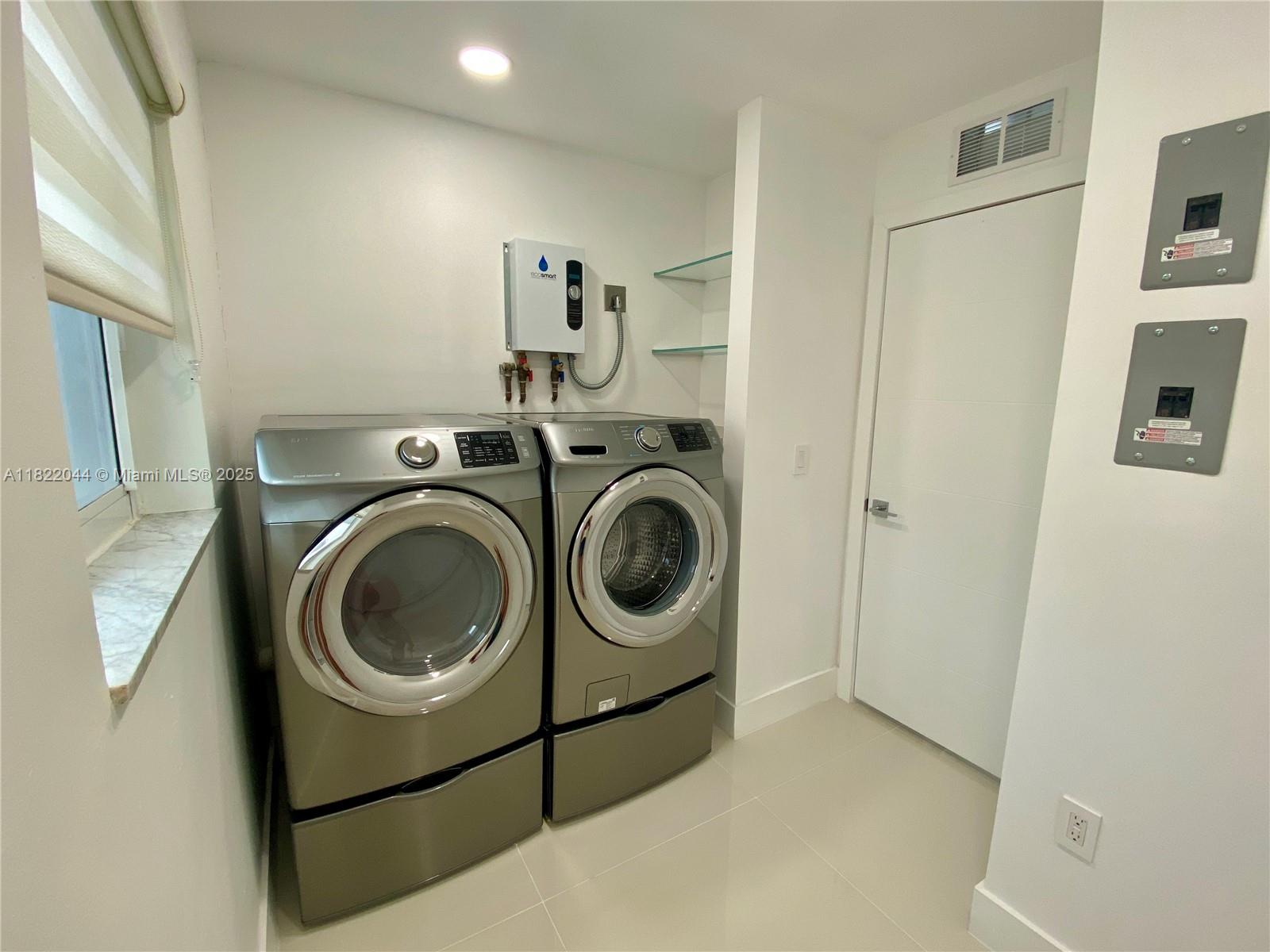 COUNTRY CLUB HOMES - Residential