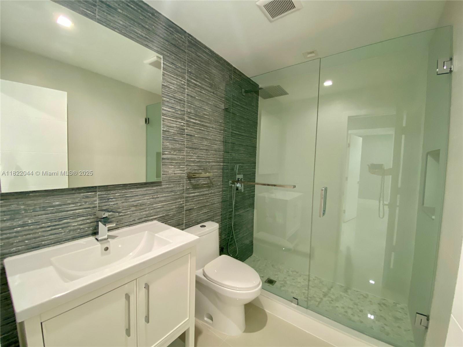 COUNTRY CLUB HOMES - Residential