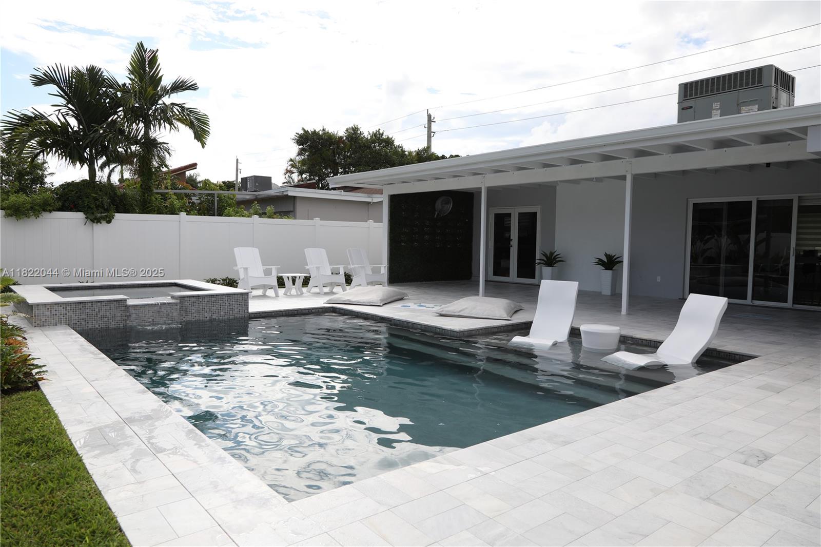 COUNTRY CLUB HOMES - Residential