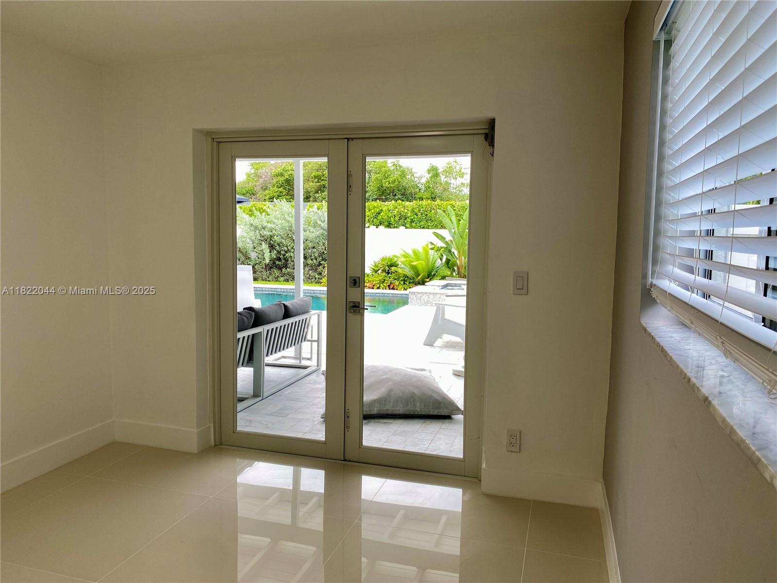 COUNTRY CLUB HOMES - Residential