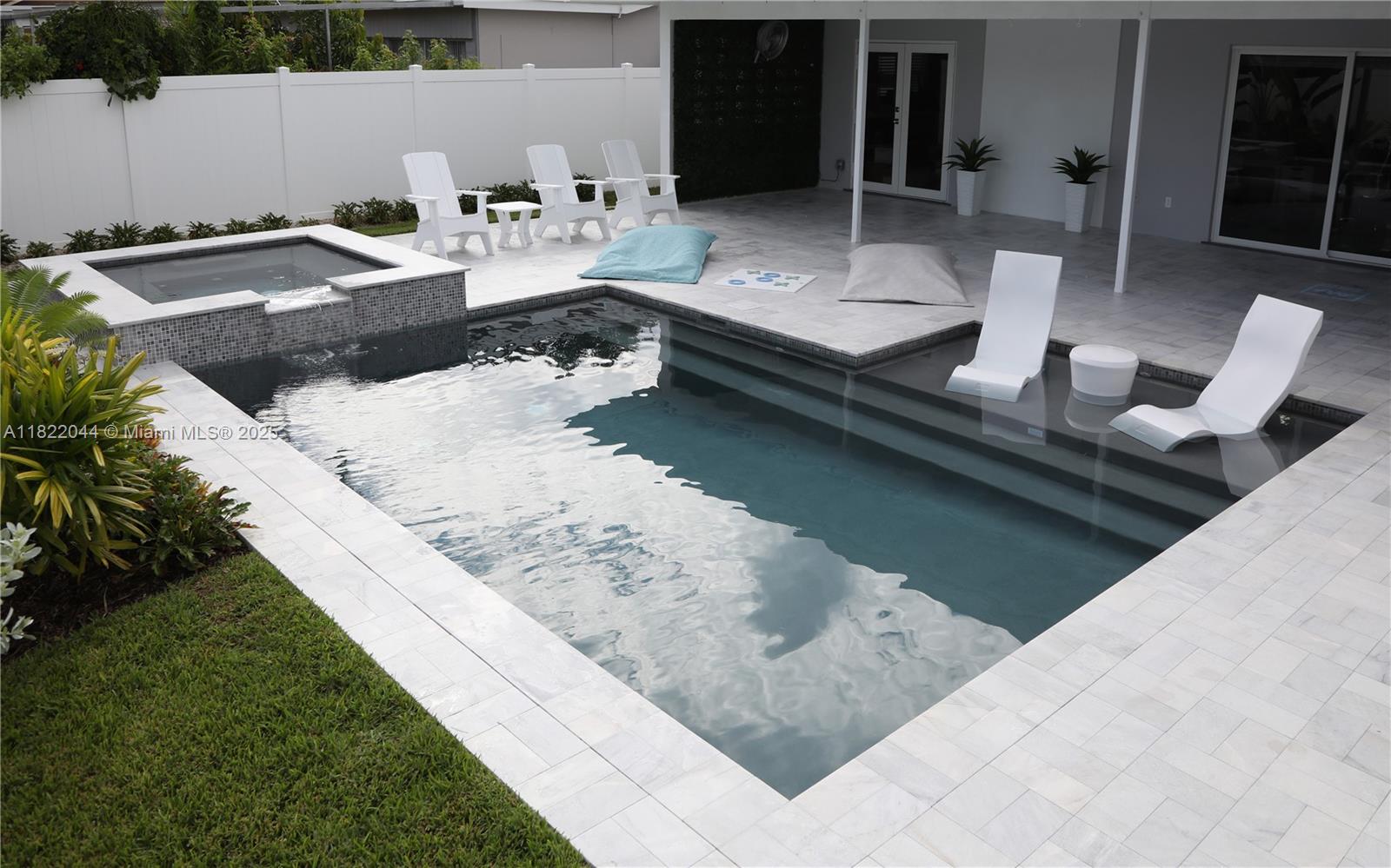 COUNTRY CLUB HOMES - Residential