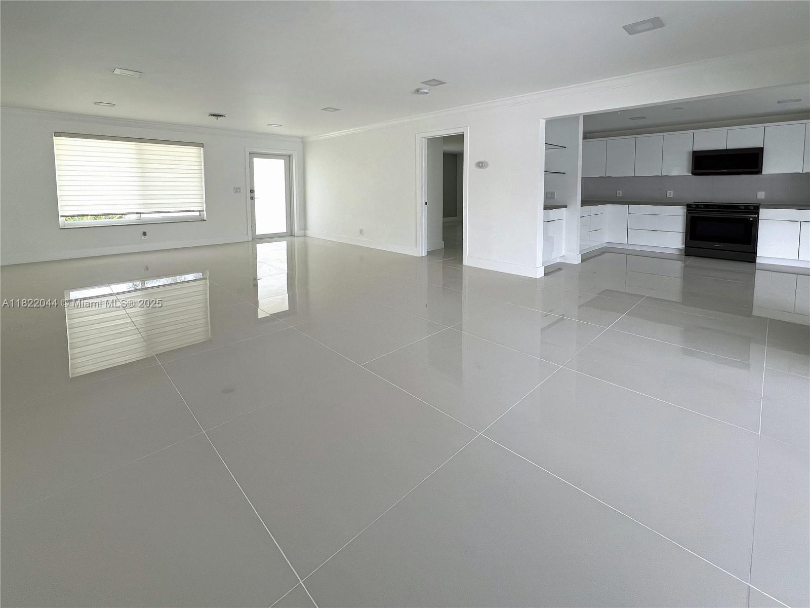 COUNTRY CLUB HOMES - Residential