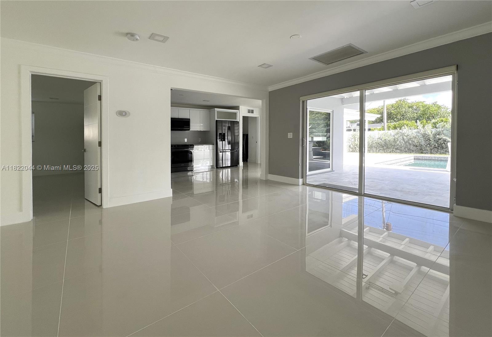 COUNTRY CLUB HOMES - Residential