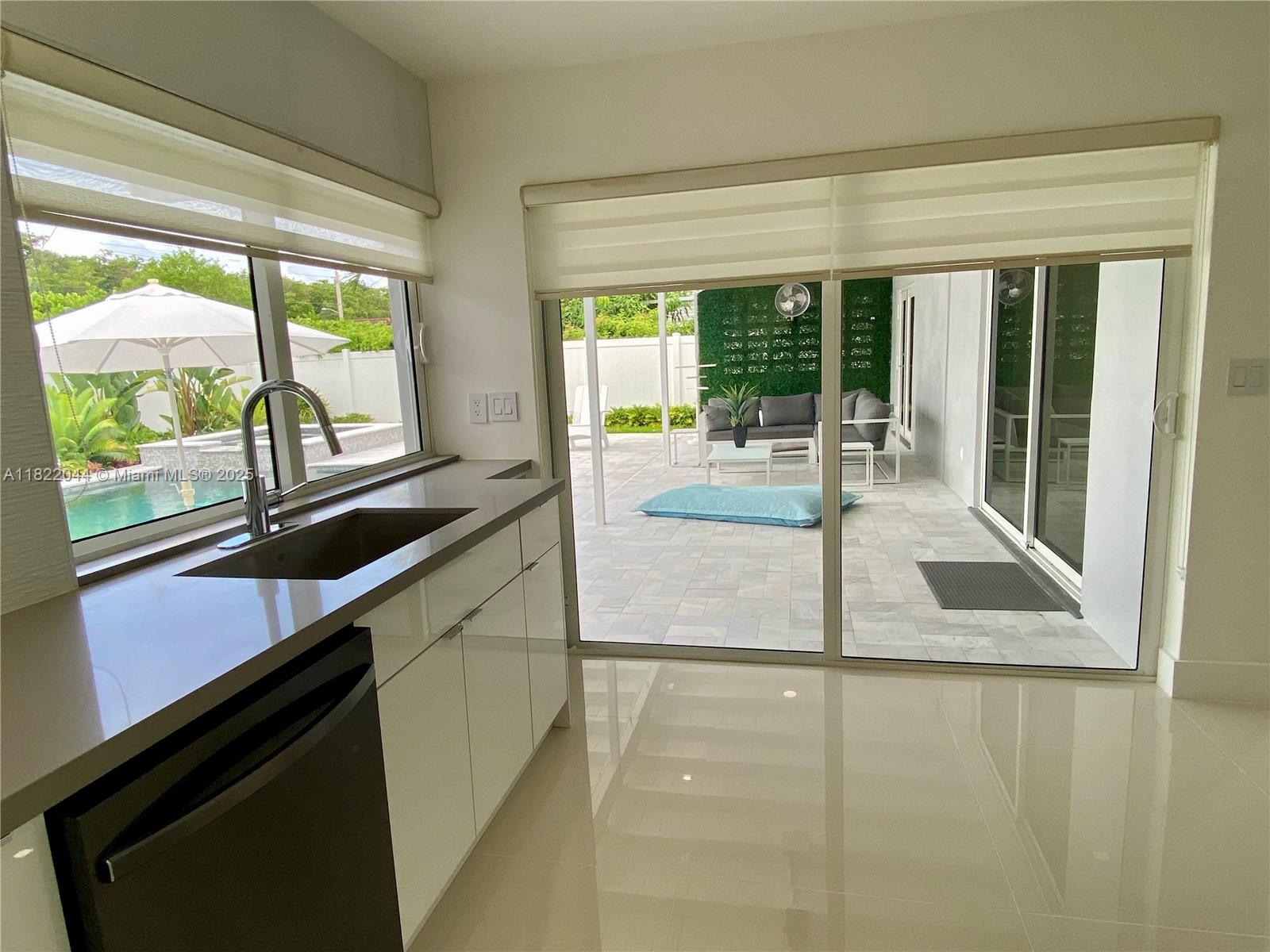 COUNTRY CLUB HOMES - Residential