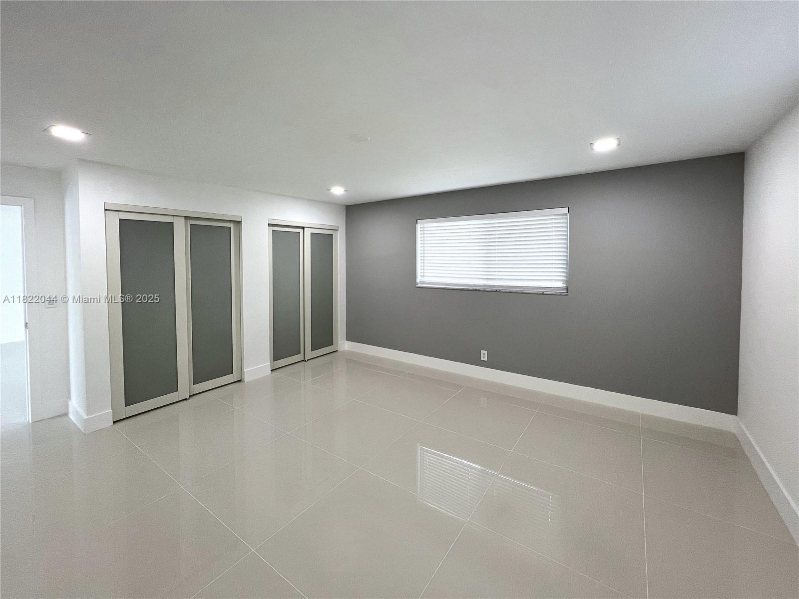 COUNTRY CLUB HOMES - Residential