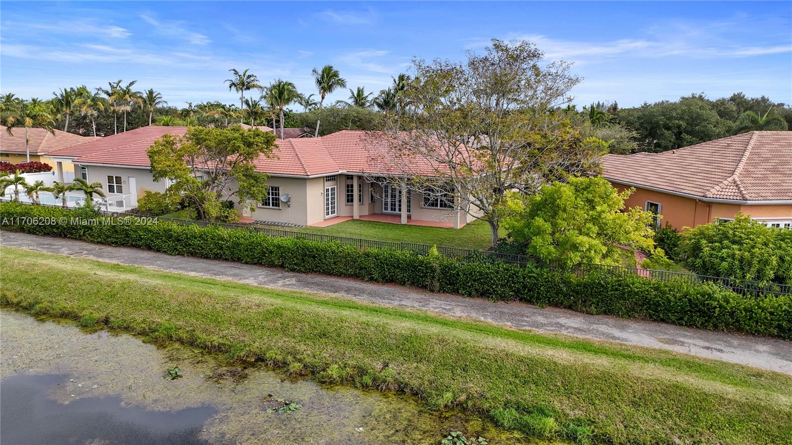 LAGO PLANTATION - Residential