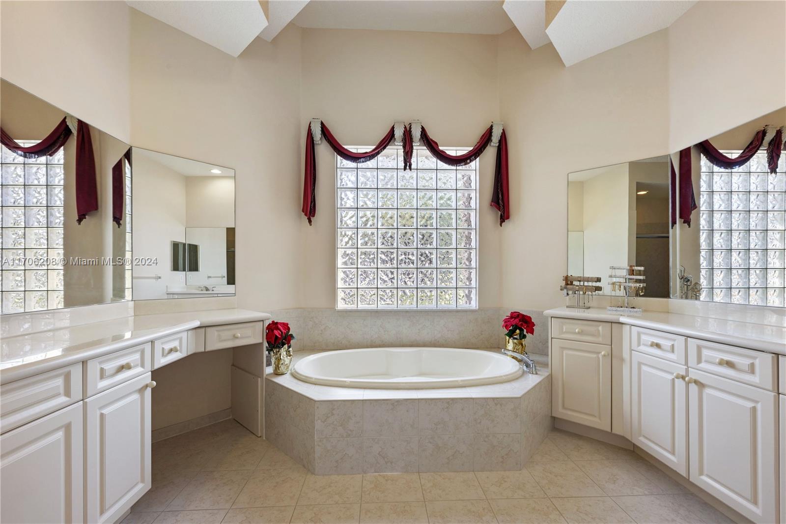 LAGO PLANTATION - Residential