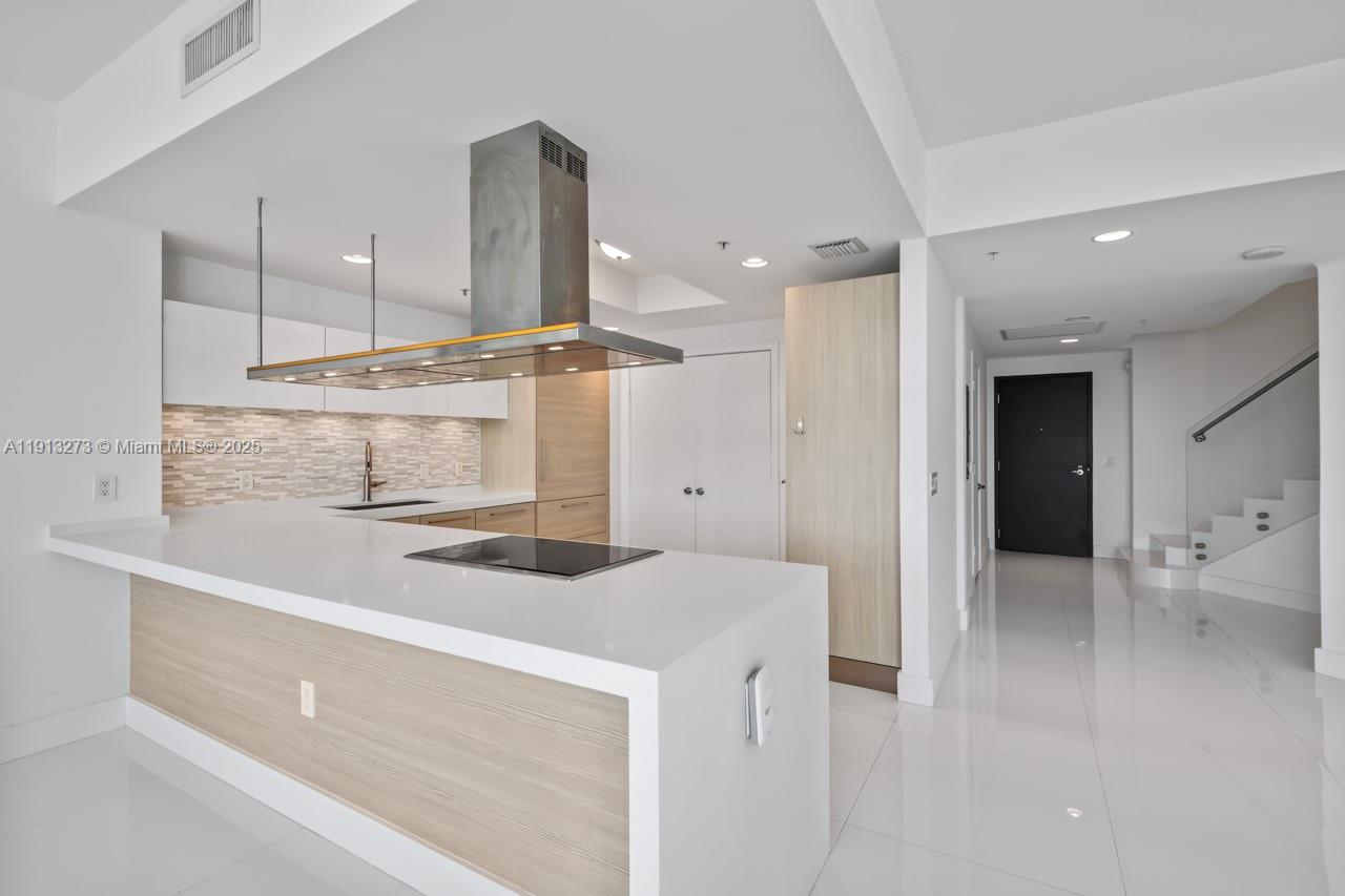 MARINA PALMS RESIDENCES N - Residential