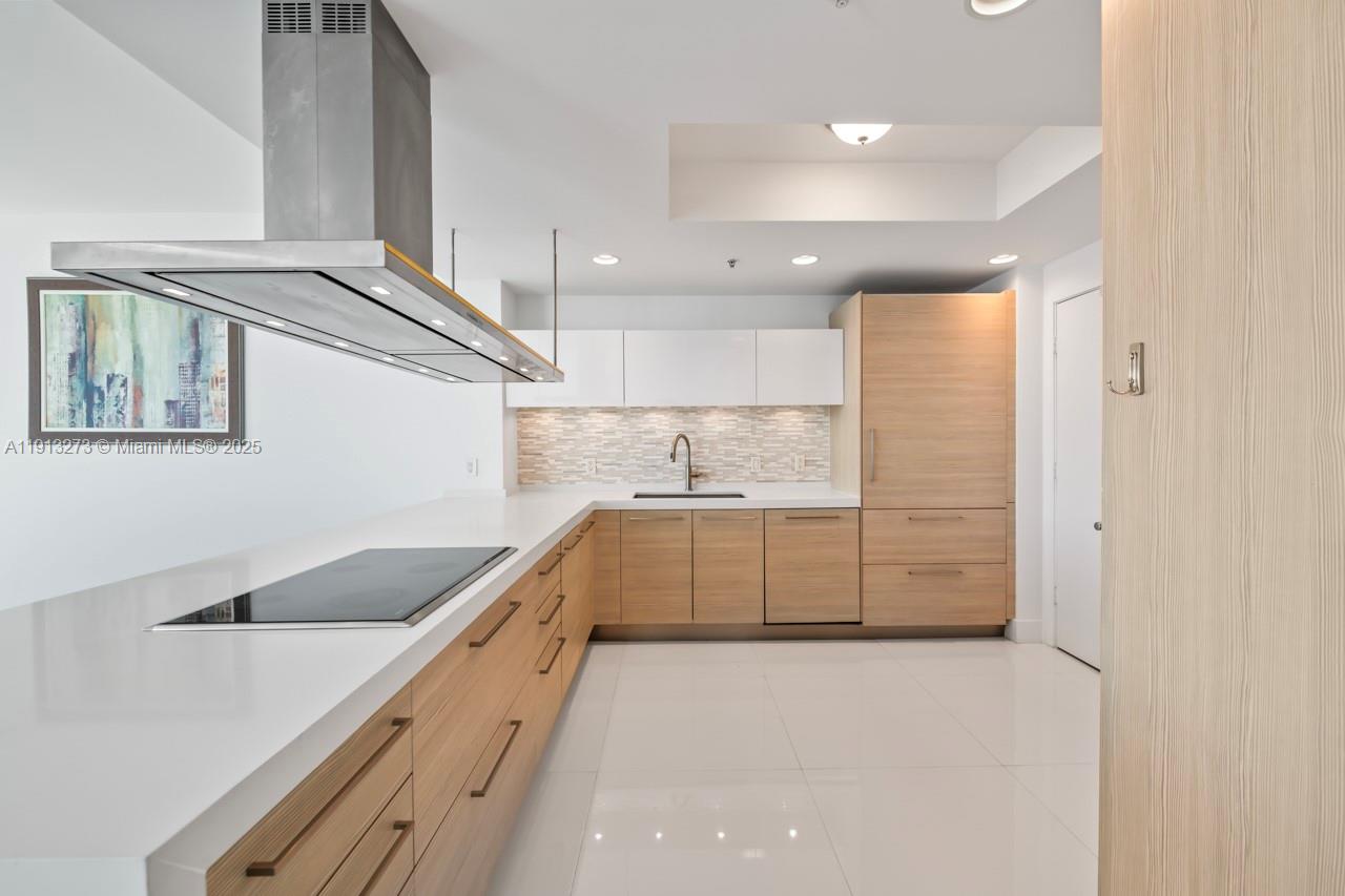 MARINA PALMS RESIDENCES N - Residential