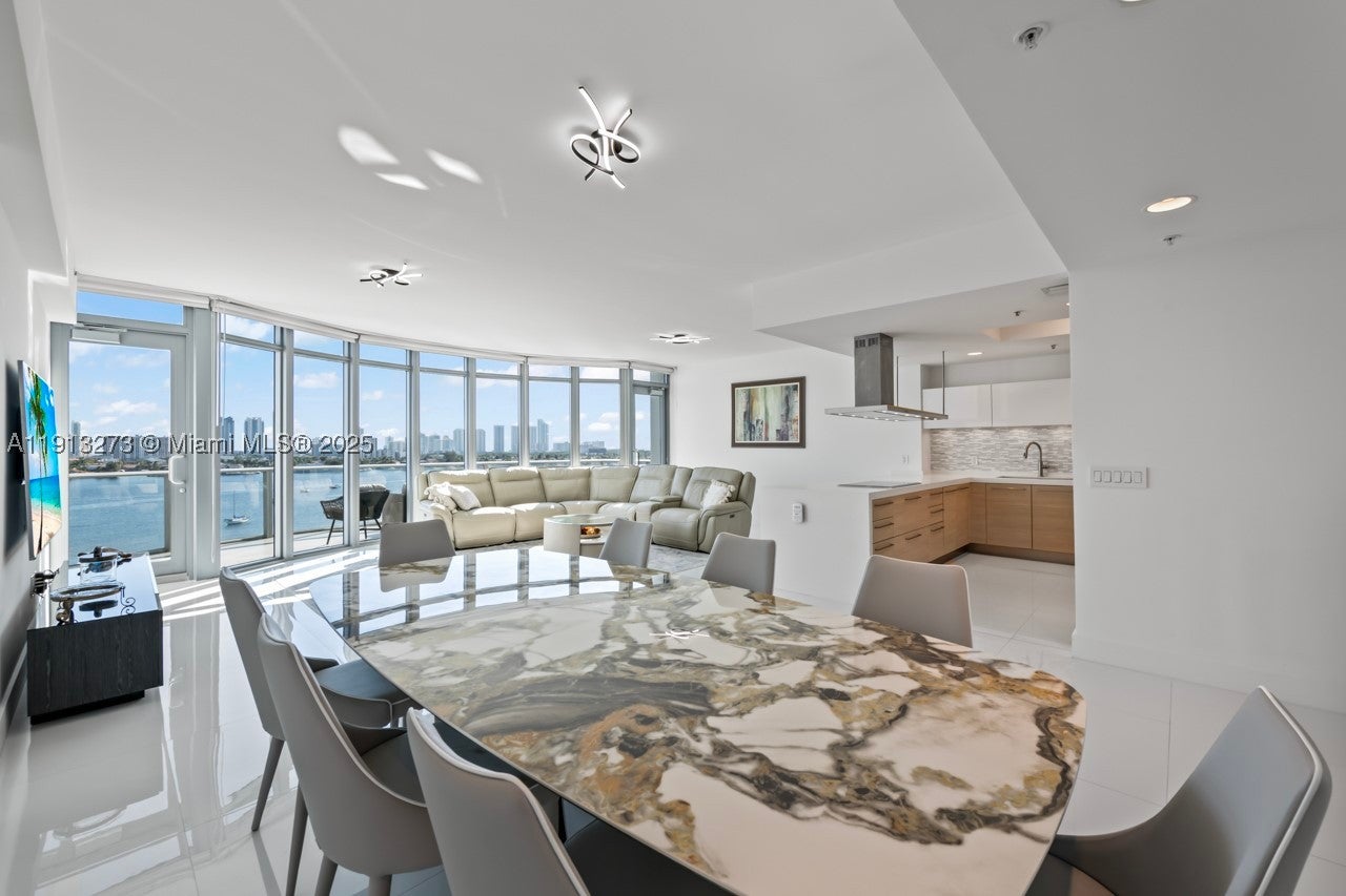 17301 Biscayne Blvd 811