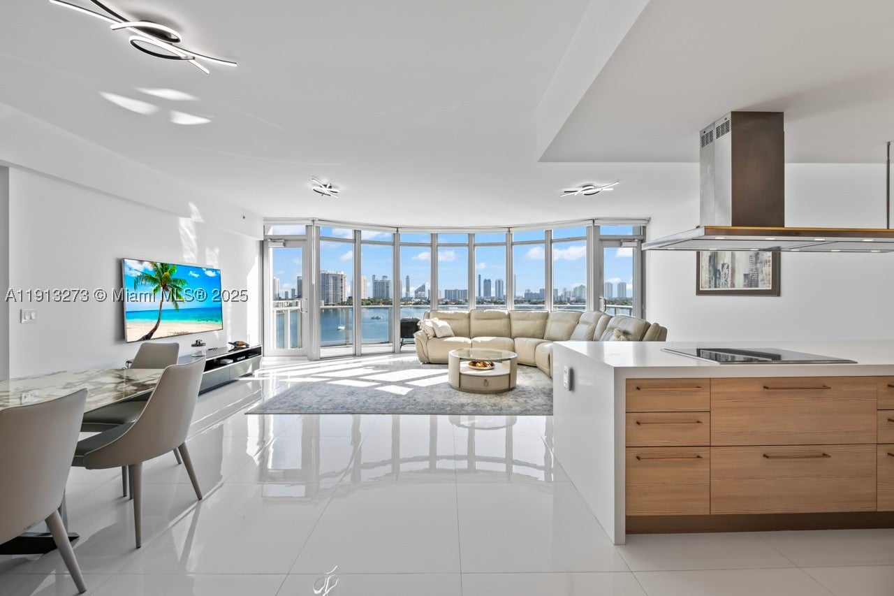 17301 Biscayne Blvd 811