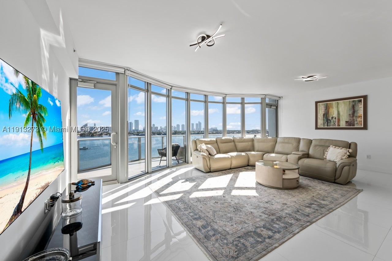 17301 Biscayne Blvd 811