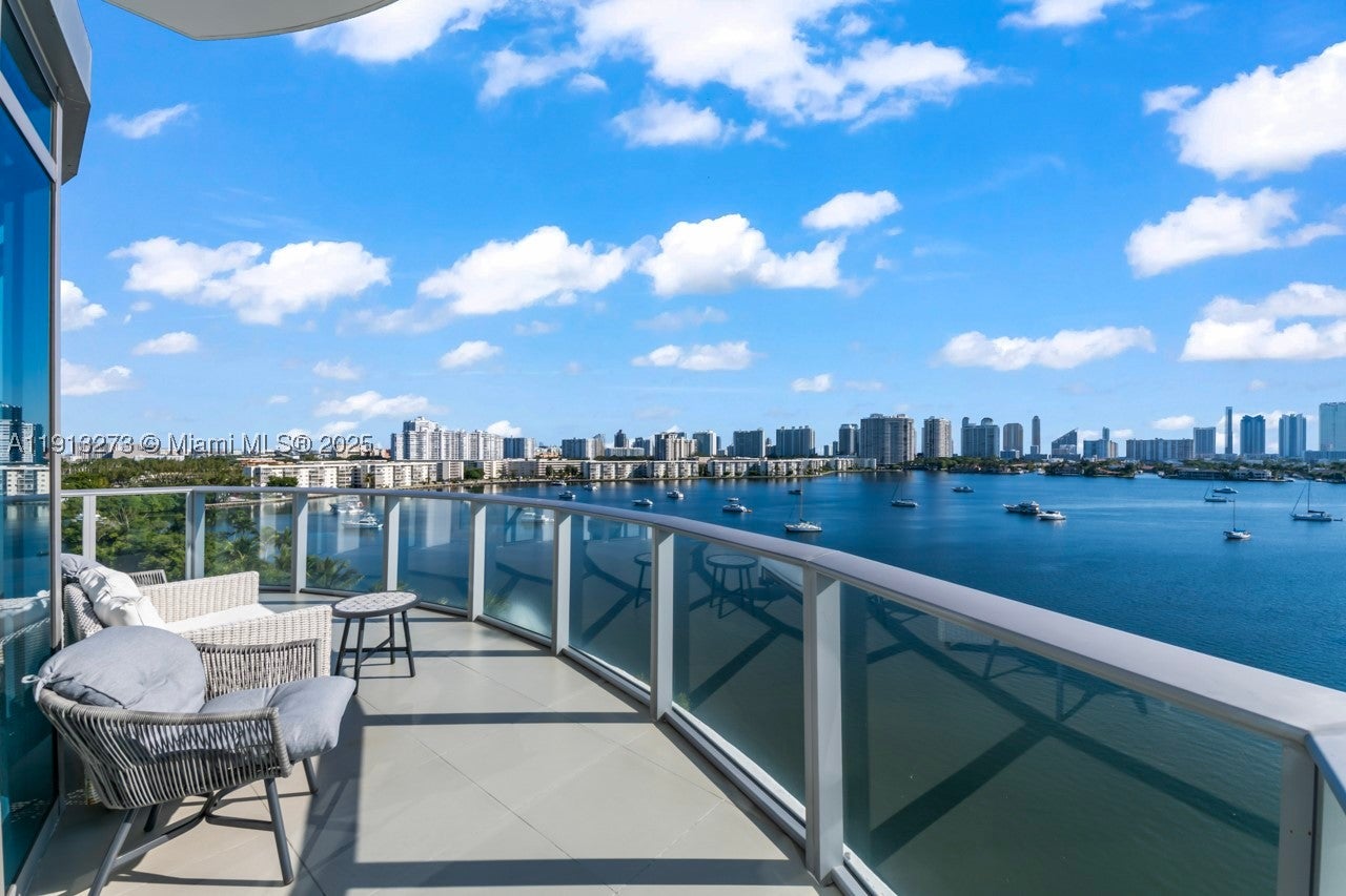 17301 Biscayne Blvd 811