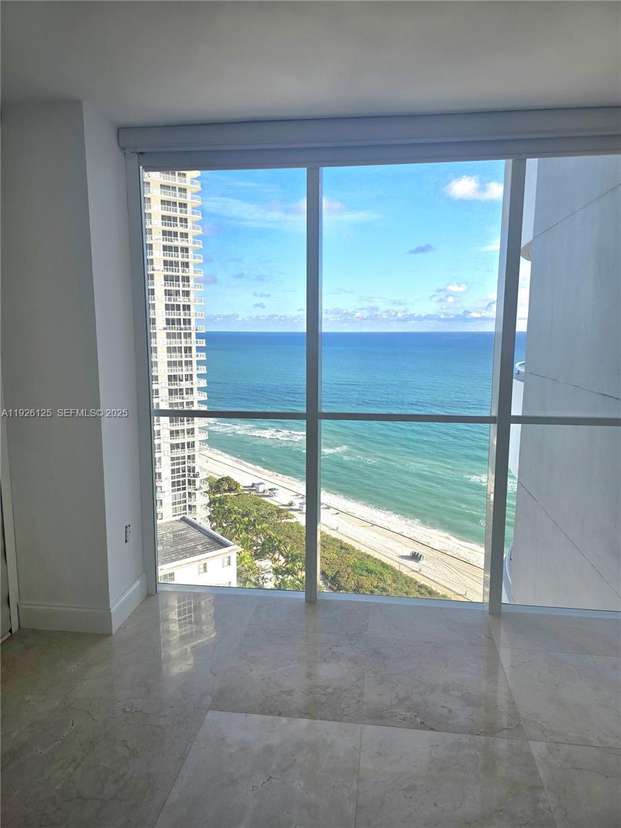 LA GORCE PALACE CONDO - Residential Lease