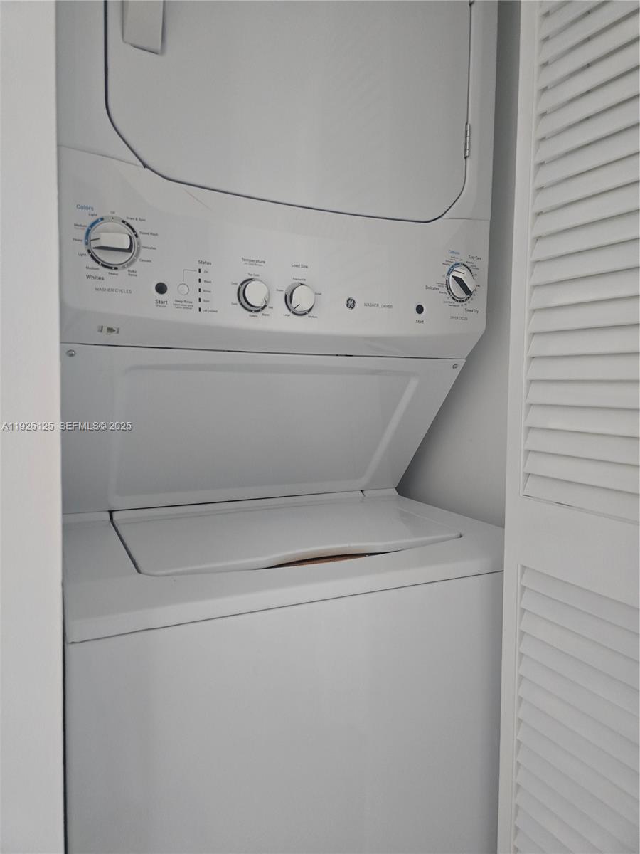 LA GORCE PALACE CONDO - Residential Lease