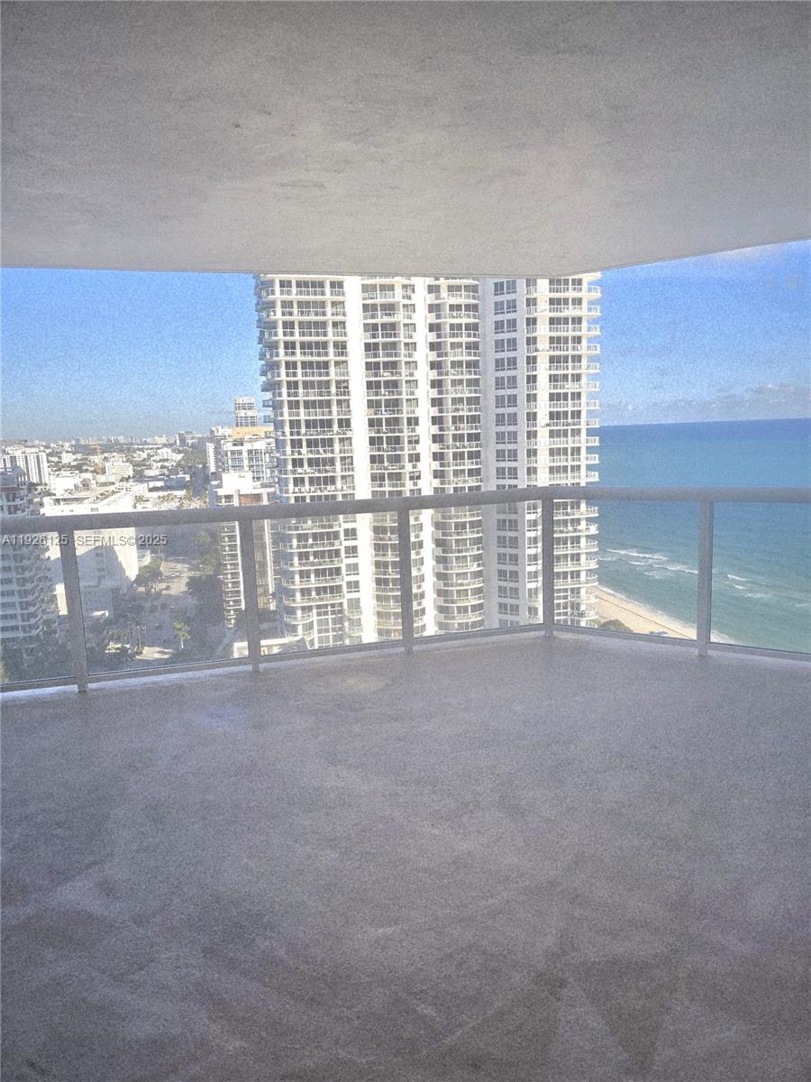 LA GORCE PALACE CONDO - Residential Lease
