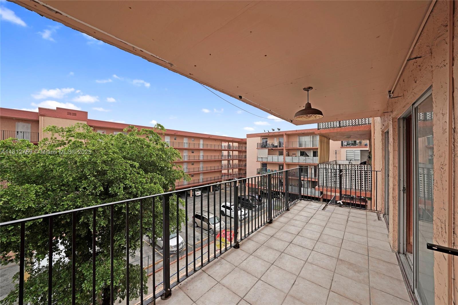 PALM-WEST GARDENS CONDO - Residential