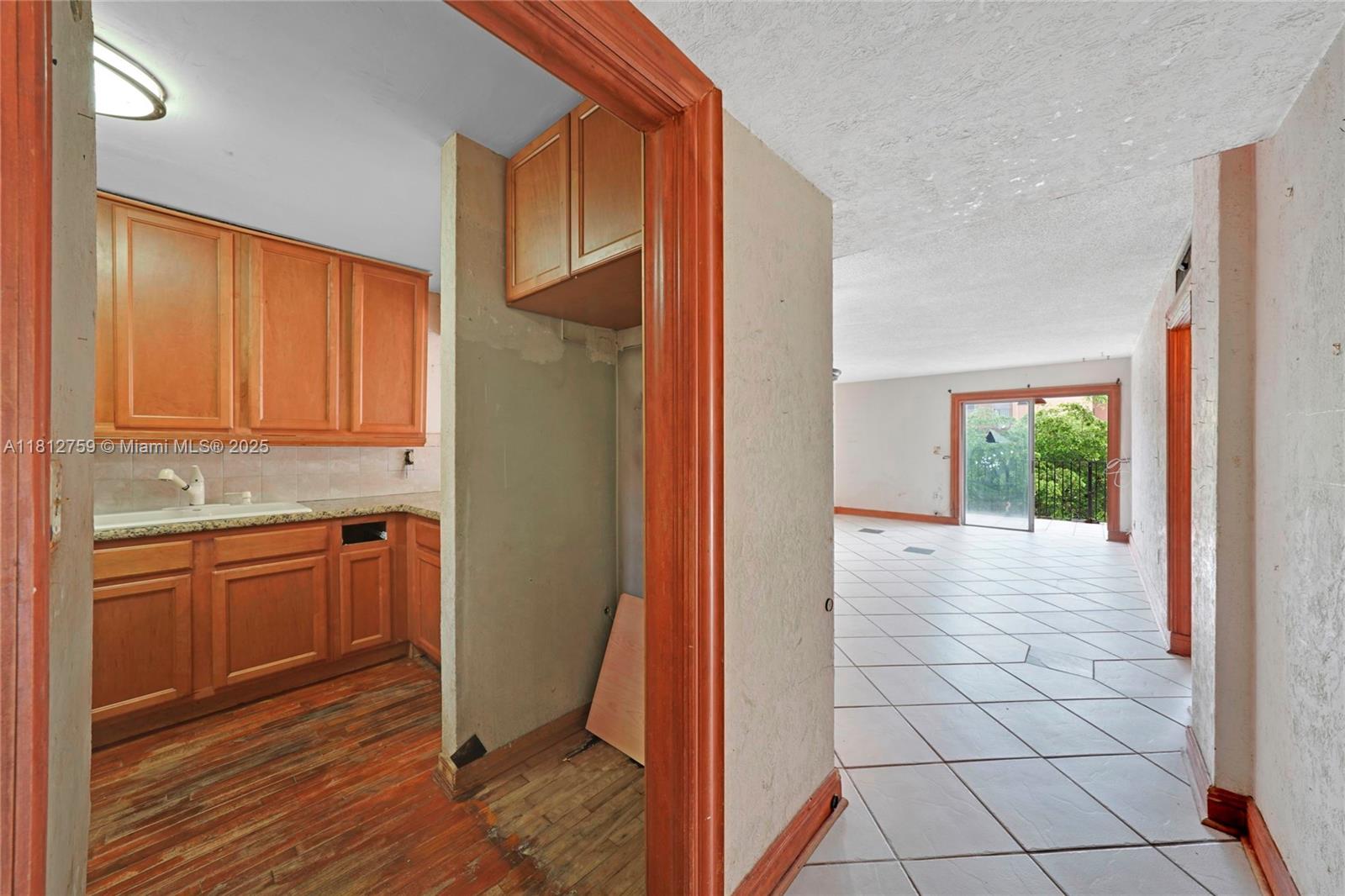 PALM-WEST GARDENS CONDO - Residential