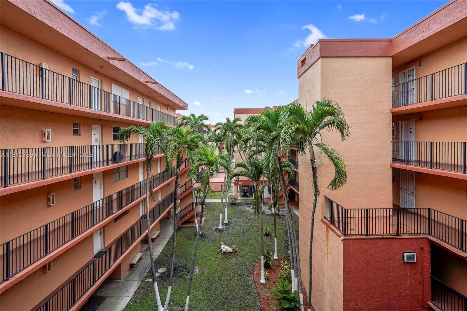 1950 W 56th St 2311B, Hialeah, Miami-Dade County, Florida - 2 Bedrooms  
1 Bathrooms - 